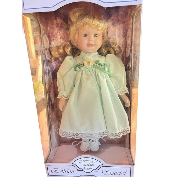 Treasured Memories Young Friends Collection Porcelain Doll Vintage 1991 - Picture 2 of 16